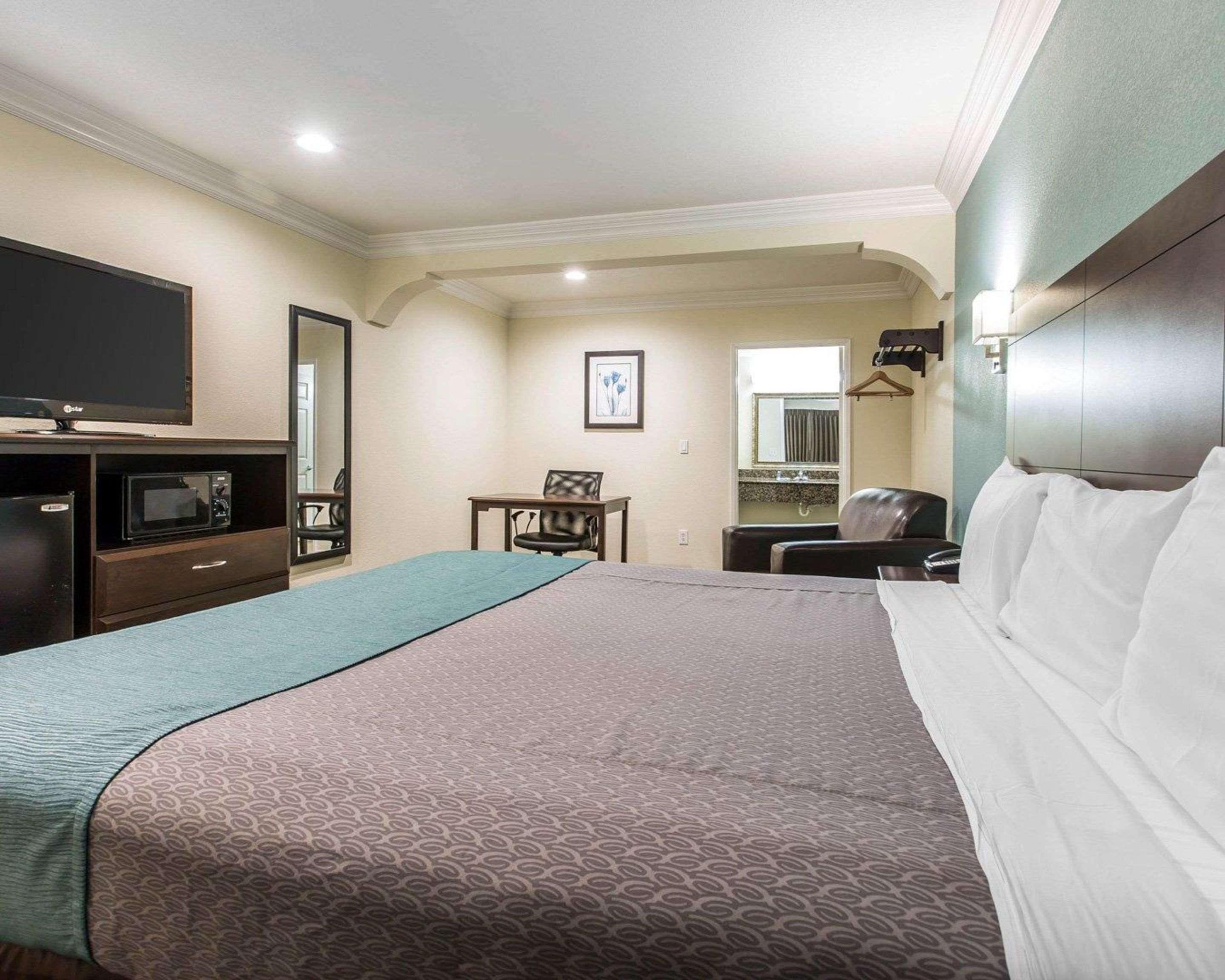 Rodeway Inn & Suites Inglewood Extérieur photo