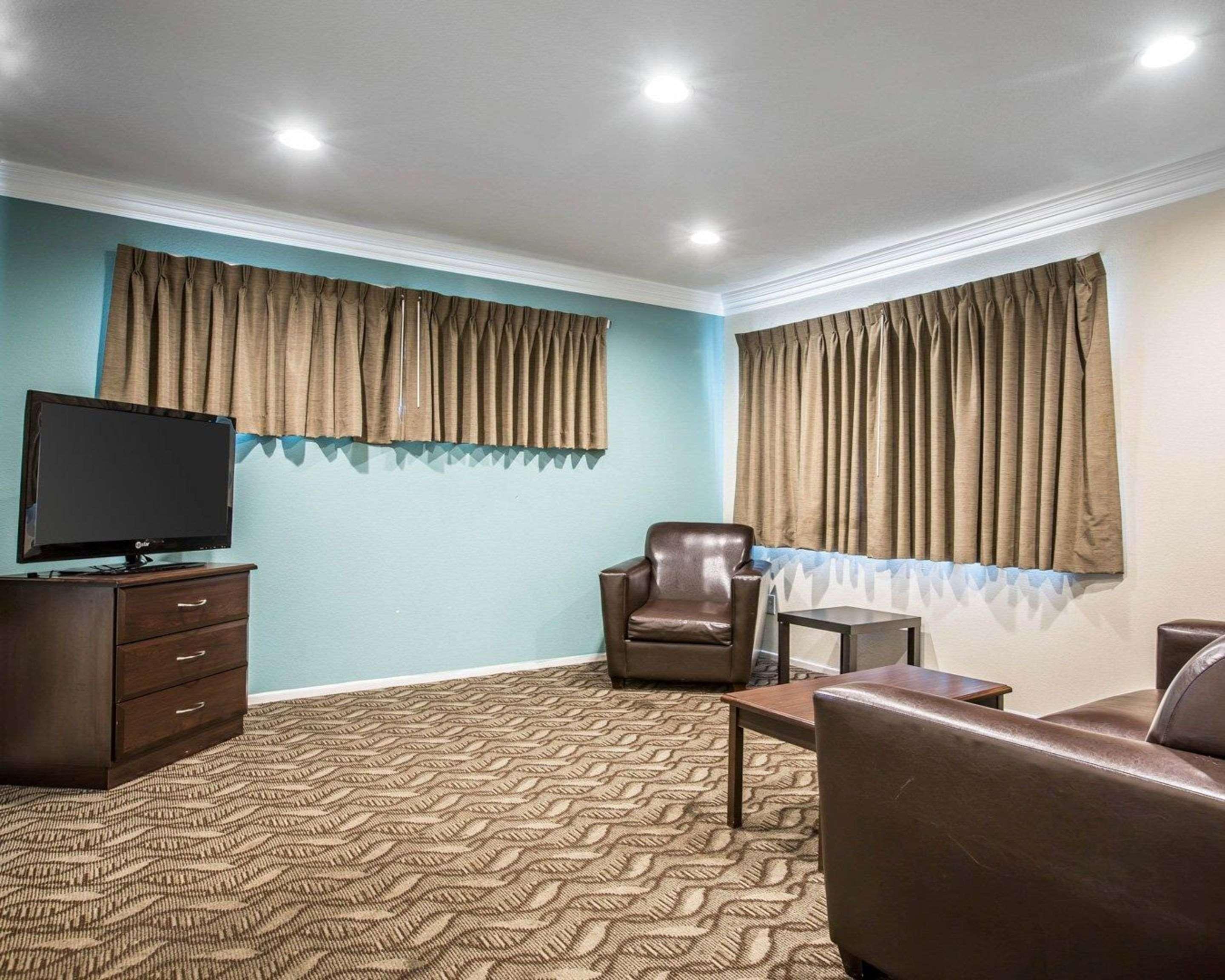 Rodeway Inn & Suites Inglewood Extérieur photo