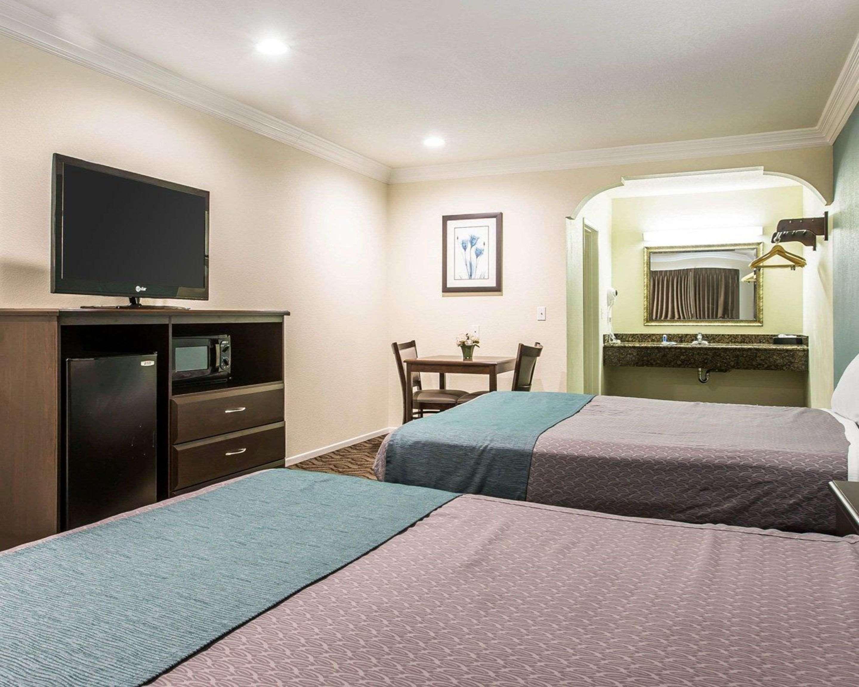 Rodeway Inn & Suites Inglewood Extérieur photo